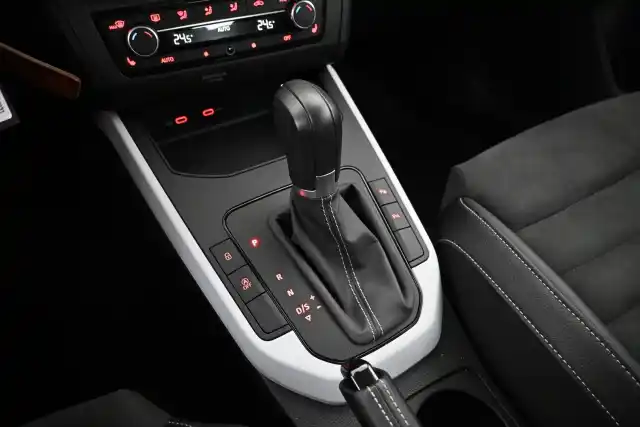 Punainen Maastoauto, Seat Arona – VAR-28977