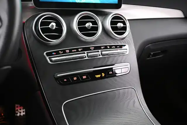 Valkoinen Coupe, Mercedes-Benz GLC – VAR-29053