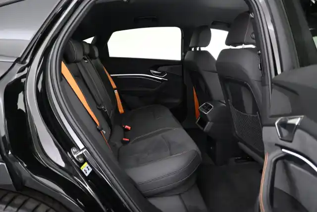 Musta Maastoauto, Audi e-tron – VAR-29097