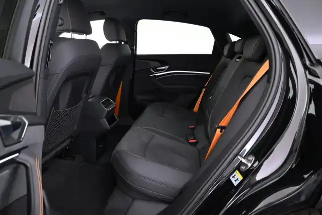Musta Maastoauto, Audi e-tron – VAR-29097