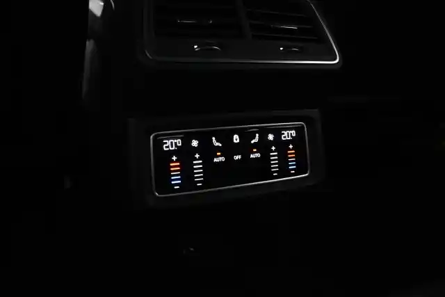 Musta Maastoauto, Audi e-tron – VAR-29097