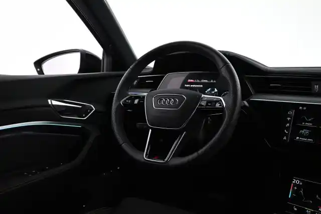 Musta Maastoauto, Audi e-tron – VAR-29097