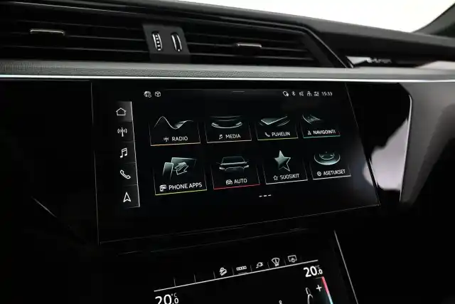 Musta Maastoauto, Audi e-tron – VAR-29097