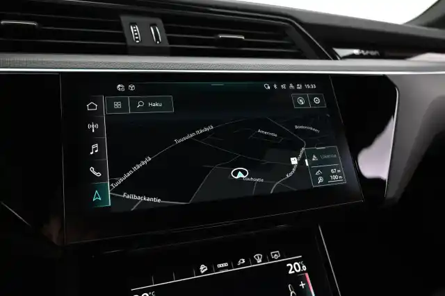 Musta Maastoauto, Audi e-tron – VAR-29097