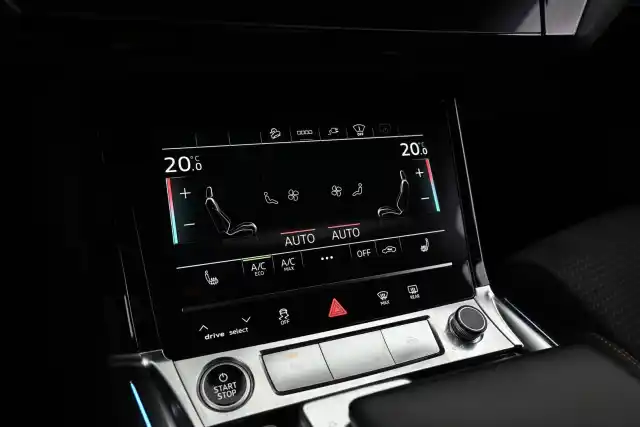 Musta Maastoauto, Audi e-tron – VAR-29097