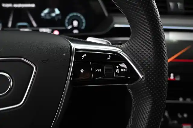 Musta Maastoauto, Audi e-tron – VAR-29097