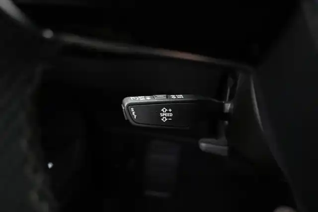 Musta Maastoauto, Audi e-tron – VAR-29097