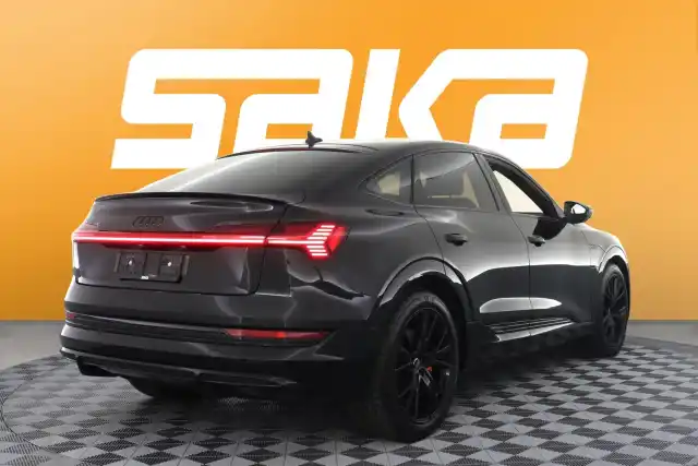Musta Maastoauto, Audi e-tron – VAR-29097