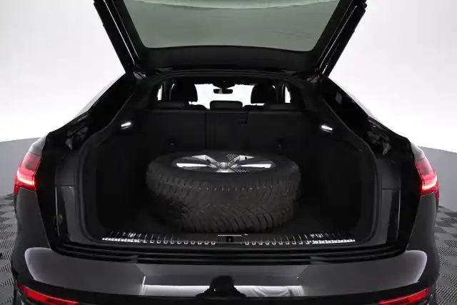 Musta Maastoauto, Audi e-tron – VAR-29097