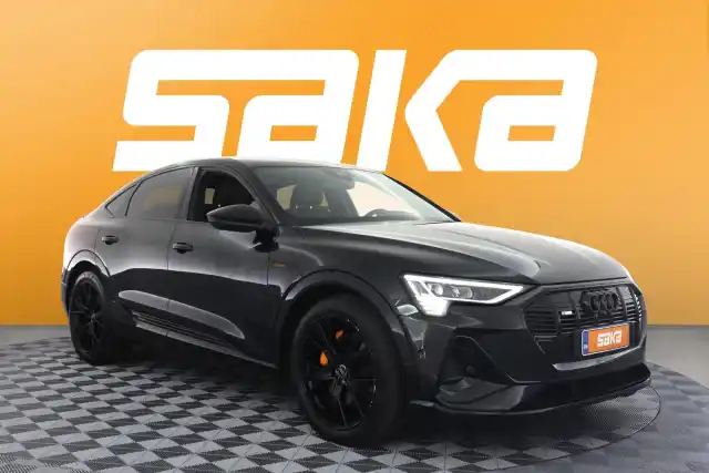 Musta Maastoauto, Audi e-tron – VAR-29097