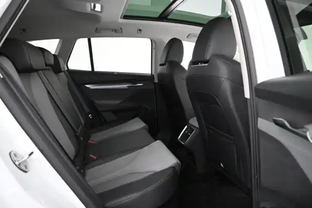 Valkoinen Maastoauto, Skoda Enyaq – VAR-29100