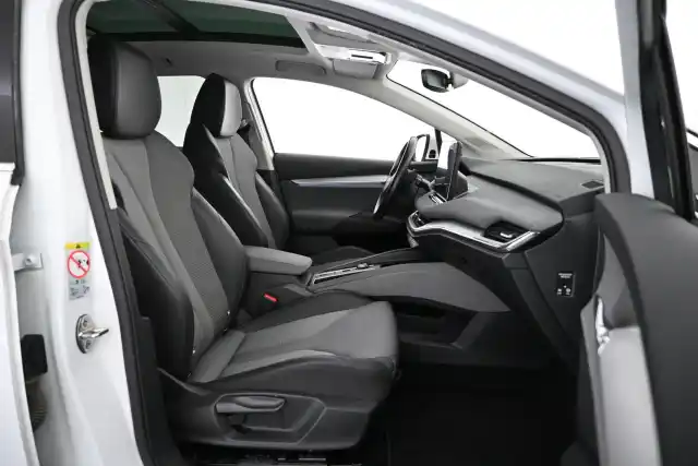 Valkoinen Maastoauto, Skoda Enyaq – VAR-29100