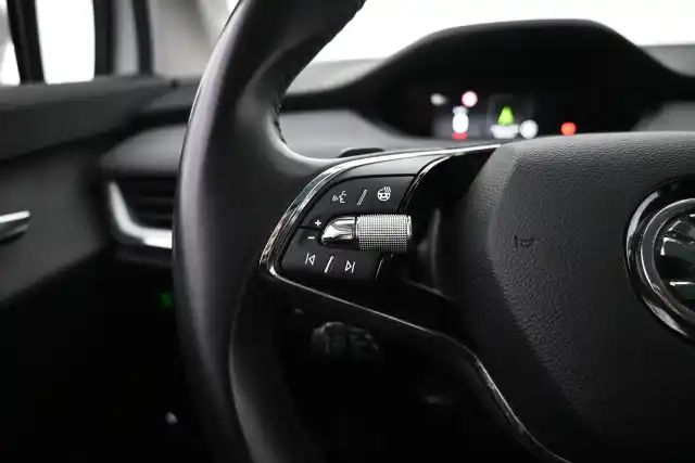 Valkoinen Maastoauto, Skoda Enyaq – VAR-29100
