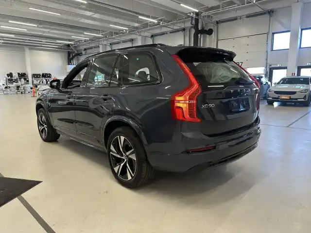 Musta Maastoauto, Volvo XC90 – VAR-29122