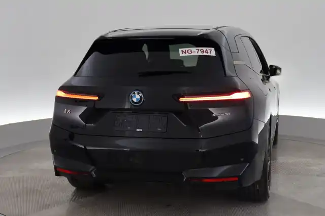 Musta Maastoauto, BMW iX – VAR-29295