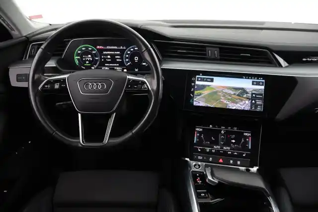 Musta Maastoauto, Audi e-tron – VAR-29383