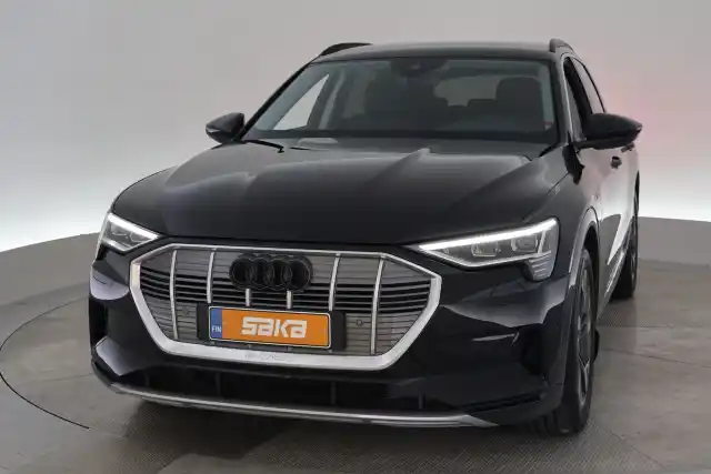 Musta Maastoauto, Audi e-tron – VAR-29383