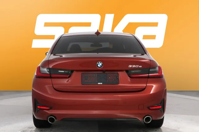 Oranssi Sedan, BMW 330 – VAR-29658