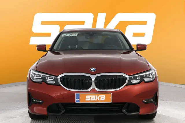 Oranssi Sedan, BMW 330 – VAR-29658