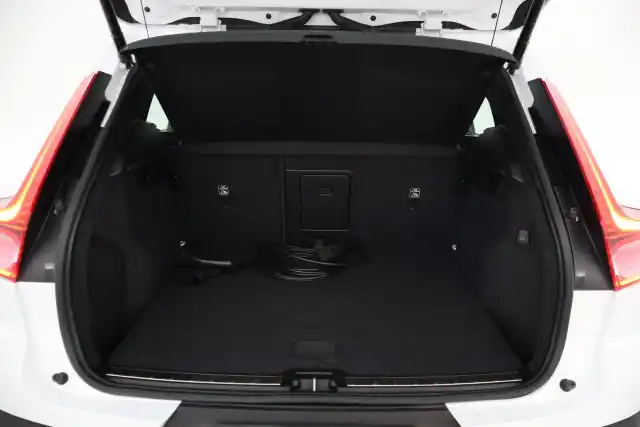 Valkoinen Viistoperä, Volvo XC40 – VAR-29691