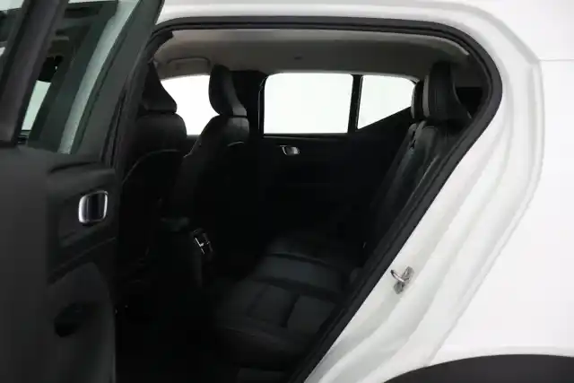 Valkoinen Viistoperä, Volvo XC40 – VAR-29691