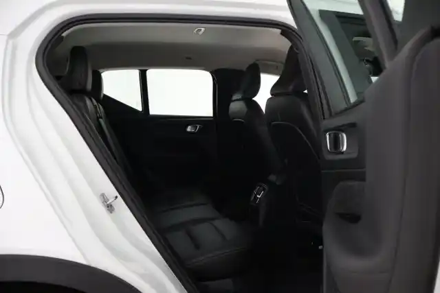 Valkoinen Viistoperä, Volvo XC40 – VAR-29691