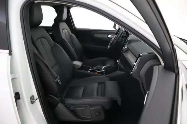 Valkoinen Viistoperä, Volvo XC40 – VAR-29691