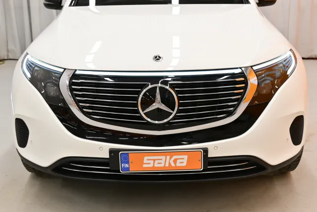 Valkoinen Maastoauto, Mercedes-Benz EQC – VAR-29863