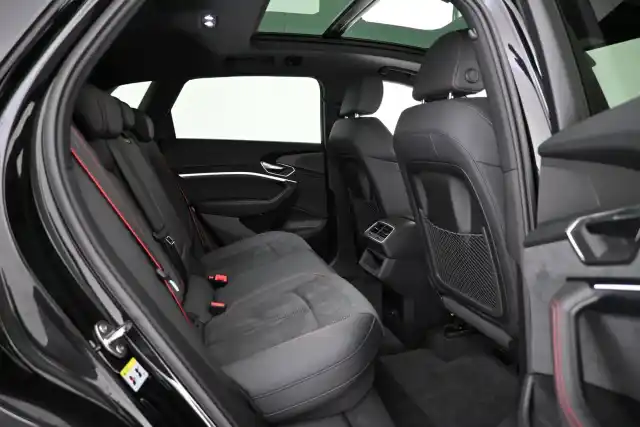 Musta Maastoauto, Audi Q8 e-tron – VAR-30183