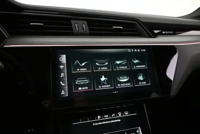 Musta Maastoauto, Audi Q8 e-tron – VAR-30183