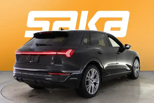 Musta Maastoauto, Audi Q8 e-tron – VAR-30183