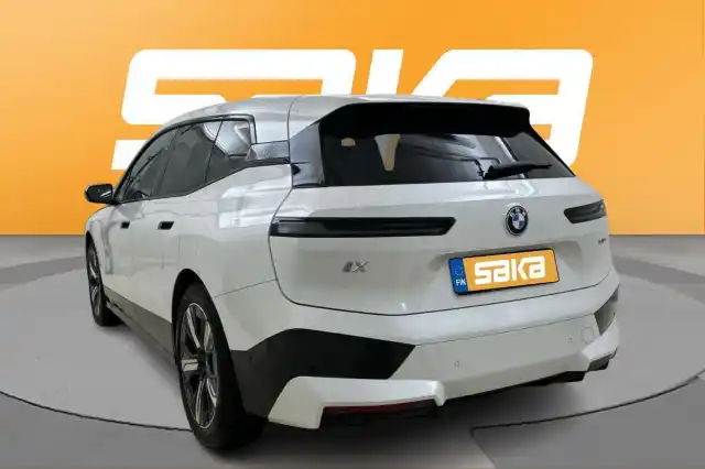 Valkoinen Maastoauto, BMW iX – VAR-30216