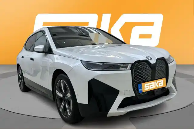 Valkoinen Maastoauto, BMW iX – VAR-30216