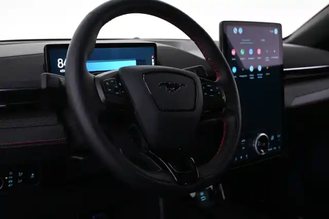 Sininen Maastoauto, Ford Mustang Mach-E – VAR-30239