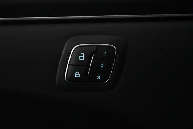 Sininen Maastoauto, Ford Mustang Mach-E – VAR-30239