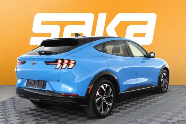 Sininen Maastoauto, Ford Mustang Mach-E – VAR-30239