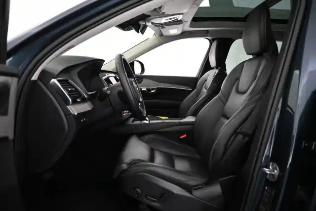 Sininen Maastoauto, Volvo XC90 – VAR-30322