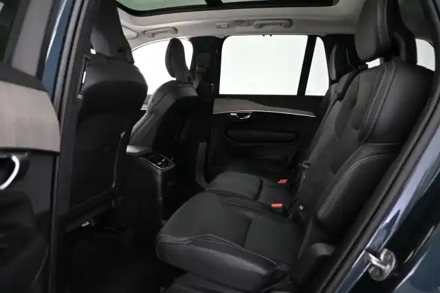 Sininen Maastoauto, Volvo XC90 – VAR-30322