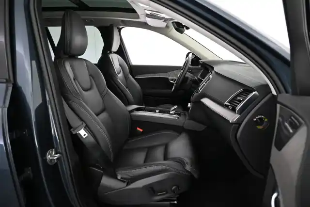 Sininen Maastoauto, Volvo XC90 – VAR-30322