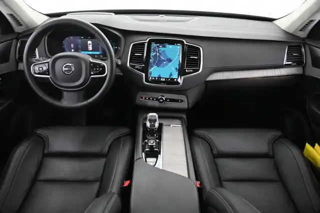 Sininen Maastoauto, Volvo XC90 – VAR-30322