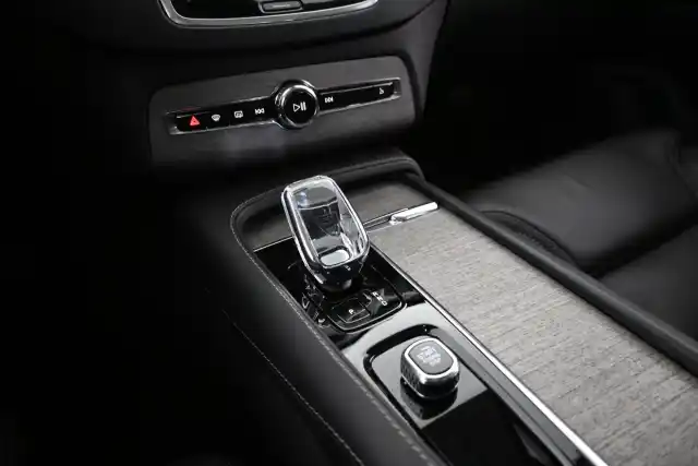 Sininen Maastoauto, Volvo XC90 – VAR-30322