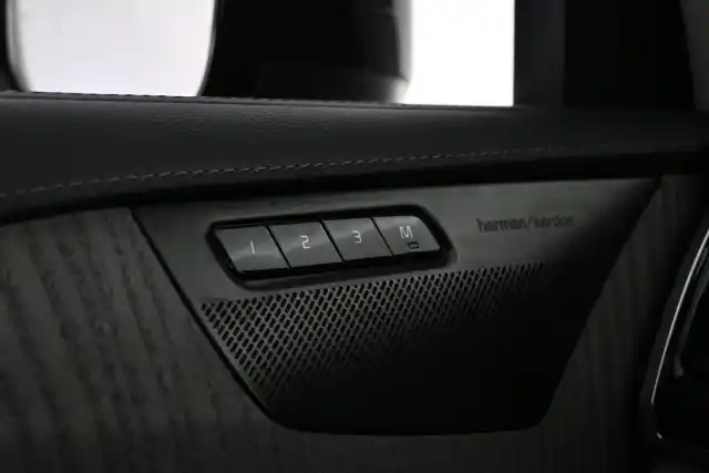 Sininen Maastoauto, Volvo XC90 – VAR-30322