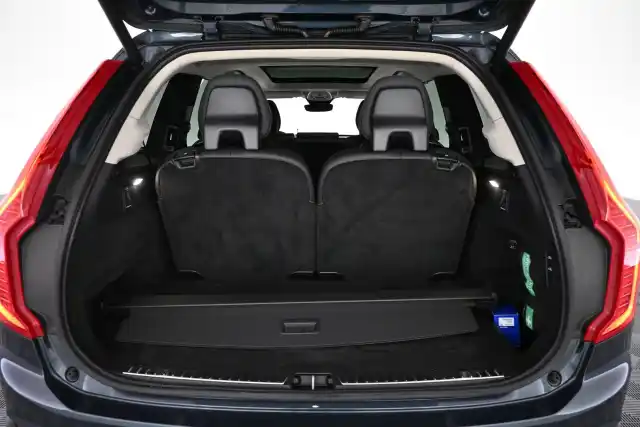 Sininen Maastoauto, Volvo XC90 – VAR-30322
