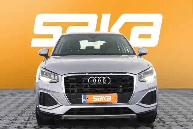 Harmaa Maastoauto, Audi Q2 – VAR-30399