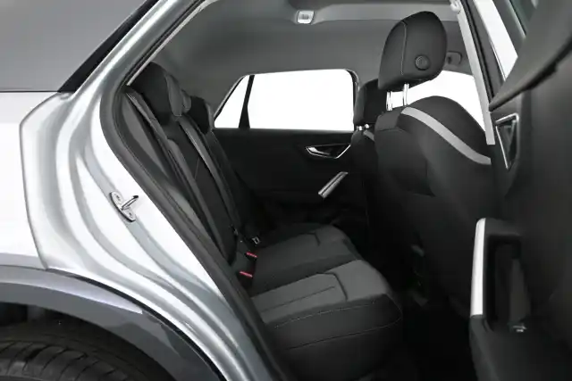 Harmaa Maastoauto, Audi Q2 – VAR-30399