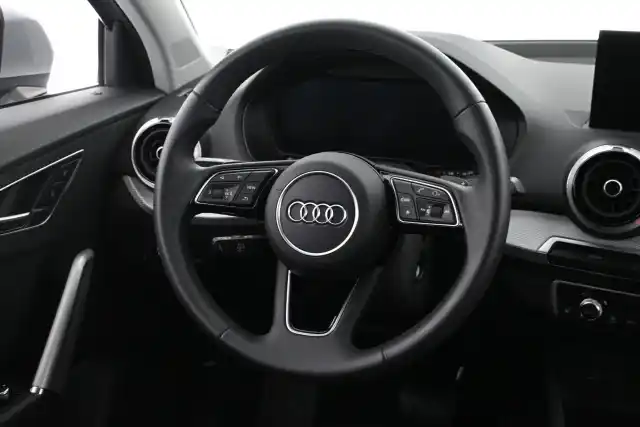 Harmaa Maastoauto, Audi Q2 – VAR-30399
