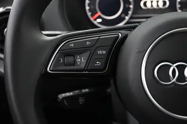 Harmaa Maastoauto, Audi Q2 – VAR-30399