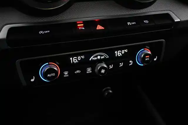Harmaa Maastoauto, Audi Q2 – VAR-30399