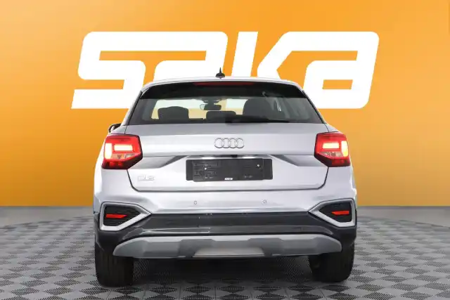 Harmaa Maastoauto, Audi Q2 – VAR-30399