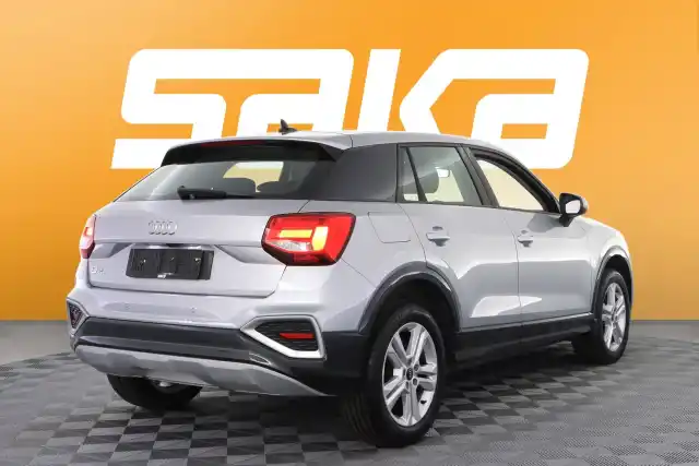 Harmaa Maastoauto, Audi Q2 – VAR-30399